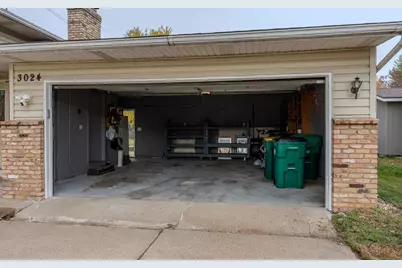 3024 81st Avenue N, Brooklyn Park, MN 55444 - Photo 4