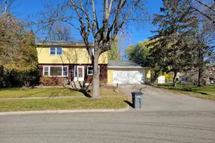 802 11th Ave N, Moorhead, MN 56560 - Photo 2