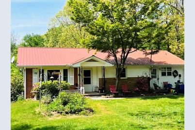 924 Brooklyn Avenue, Hendersonville, NC 28739 - Photo 1