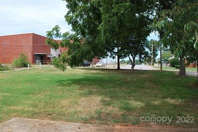204 N Oakland Avenue, Statesville, NC 28677 - Photo 14