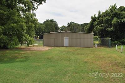 204 N Oakland Avenue, Statesville, NC 28677 - Photo 1
