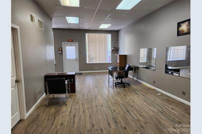 406 East Court Street, Marion, NC 28752 - Photo 2