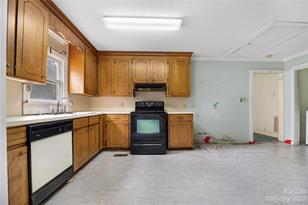 440 N Oakland Ave, Statesville, NC 28677 - Photo 6