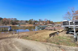 6860 Shade Tree Ln, Sherrills Ford, NC 28673 - Photo 4