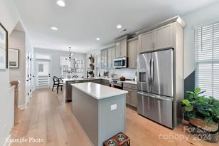 512 Lockwood Crk Dr, Charlotte, NC 28208 - Photo 2