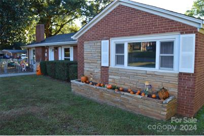 437 Hillcrest Road, Statesville, NC 28677 - Photo 2