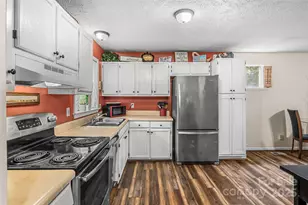 218 Davis Dr, Morganton, NC 28655 - Photo 2