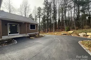 654 Hollybrook Dr, Flat Rock, NC 28731 - Photo 4