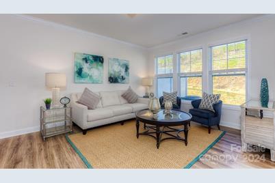 300 Creekview Road, Hendersonville, NC 28792 - Photo 6