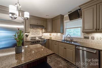 10235 Mount Holly Road, Charlotte, NC 28214 - Photo 12