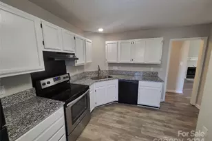 5720 Ebley Ln, Charlotte, NC 28227 - Photo 4