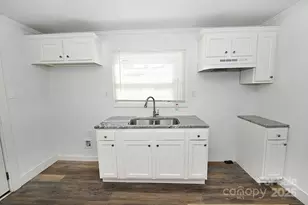 125 S Ervin Ave, Newton, NC 28658 - Photo 14