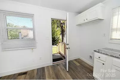 125 S Ervin Avenue, Newton, NC 28658 - Photo 10