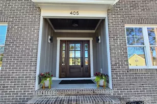 405 19th Ave Cir NW, Hickory, NC 28601 - Photo 2