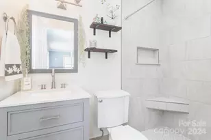 1315 Shady Bluff Dr, Charlotte, NC 28211 - Photo 16