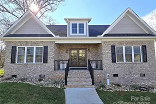 496 19th Ave Cir NW, Hickory, NC 28601 - Photo 1