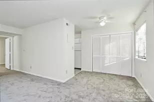 6121 Heathstone Ln, Charlotte, NC 28210 - Photo 4