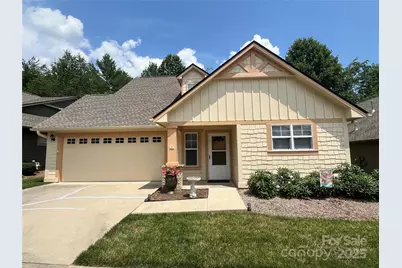 24 Gray Wolf Lane, Hendersonville, NC 28792 - Photo 2