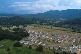 34 Woodvale Dr, Waynesville, NC 28786 - Photo 2