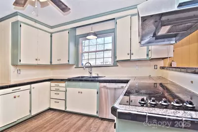 936 23rd Avenue NE, Hickory, NC 28601 - Photo 10