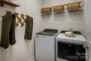 9400 Munsing Dr, Charlotte, NC 28269 - Photo 12