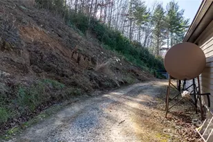 116 Welzie Atkins Dr, Spruce Pine, NC 28777 - Photo 8