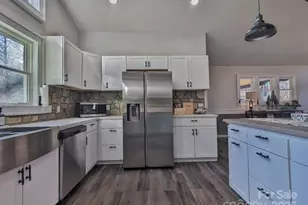 600 Pinewood Dr, Waynesville, NC 28786 - Photo 22