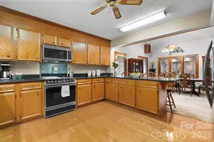 3910 6th St NW, Hickory, NC 28601 - Photo 10