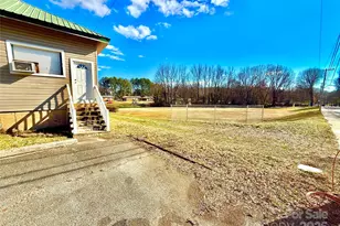 19412 S Hill St, Cornelius, NC 28031 - Photo 2