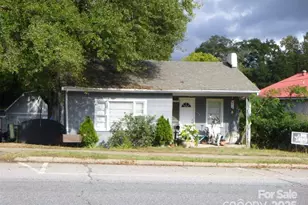 204 E Trade St, Dallas, NC 28034 - Photo 2