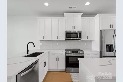 1122 Pegram Crossing Drive, Charlotte, NC 28205 - Photo 6