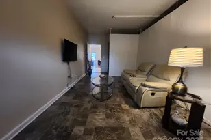 979 W Chapel Rd, Asheville, NC 28803 - Photo 8