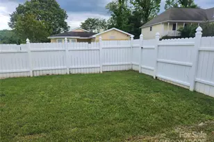 979 W Chapel Rd, Asheville, NC 28803 - Photo 16