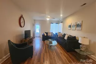 979 W Chapel Rd, Asheville, NC 28803 - Photo 2