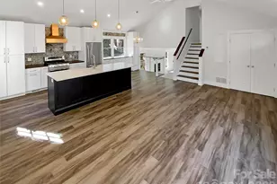 7401 Limerick Dr, Charlotte, NC 28270 - Photo 2