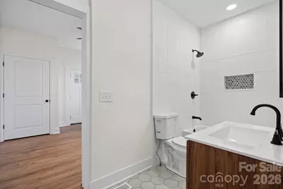 49 8th Street SE, Hickory, NC 28602 - Photo 22