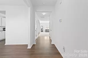 9022 Colwick Hill Ln, Charlotte, NC 28215 - Photo 2