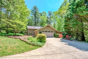 138 Woodhaven Dr, Hendersonville, NC 28739 - Photo 2