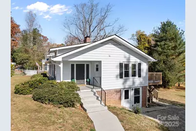 706 Rhodes Park Drive, Hendersonville, NC 28791 - Photo 2