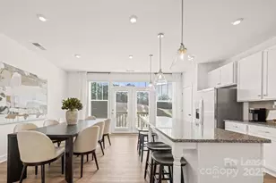 1018 Fairway Green Ln, Charlotte, NC 28216 - Photo 2