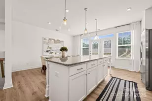 1018 Fairway Green Ln, Charlotte, NC 28216 - Photo 8