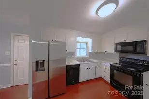 6126 Eagle Peak Dr, Charlotte, NC 28214 - Photo 10