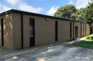 352 2nd St NW, Hickory, NC 28601 - Photo 1