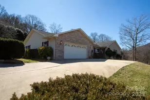 9 Lorena Dr, Asheville, NC 28806 - Photo 2