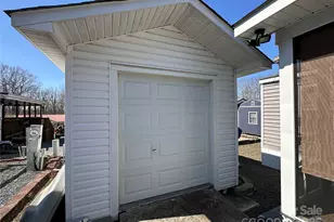 134 Cardinal Ave, New London, NC 28127 - Photo 24