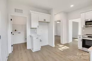 695 S Elm St, Statesville, NC 28677 - Photo 8