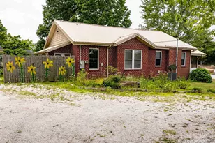 103 E King St, East Flat Rock, NC 28726 - Photo 2