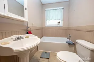 103 E King St, East Flat Rock, NC 28726 - Photo 20