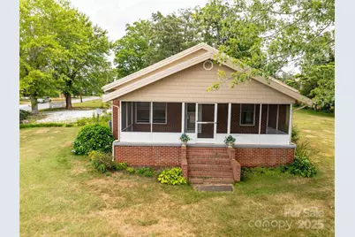 103 E King Street, East Flat Rock, NC 28726 - Photo 1