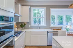 13935 Penbury Ln, Charlotte, NC 28278 - Photo 12